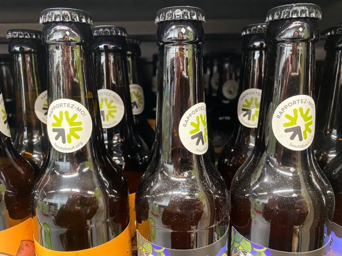 Les bouteilles affichent le logo de la consigne
