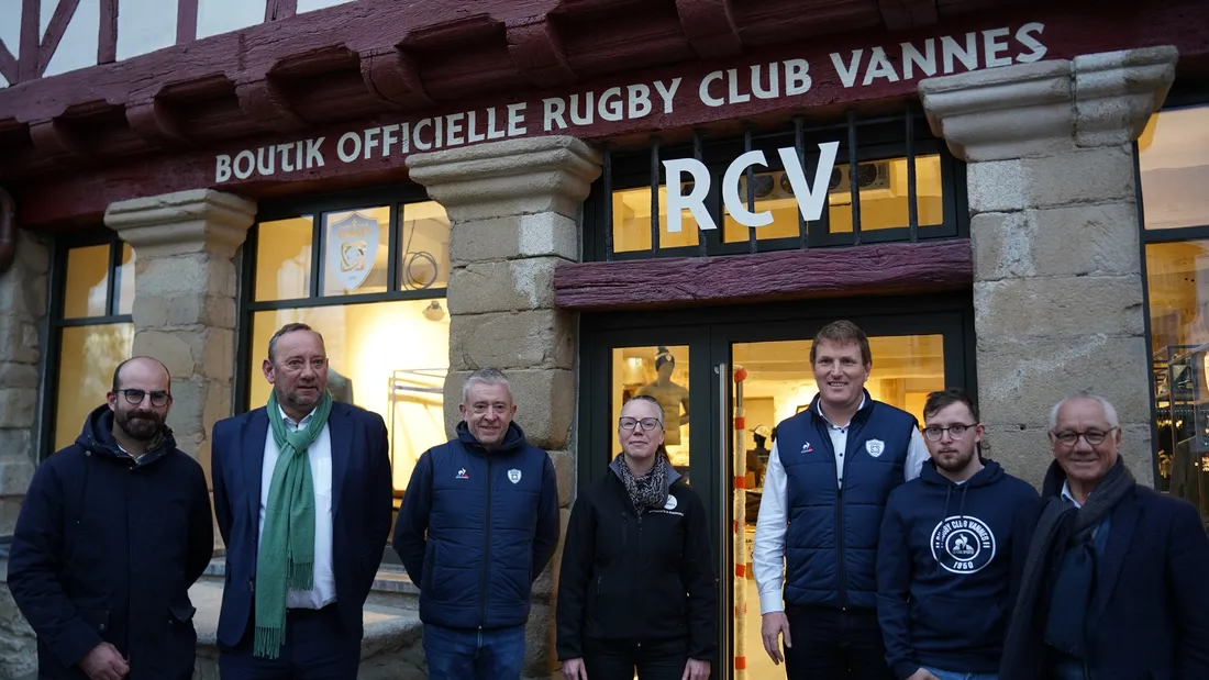 RC Vannes devant la boutique de la rue Thiers