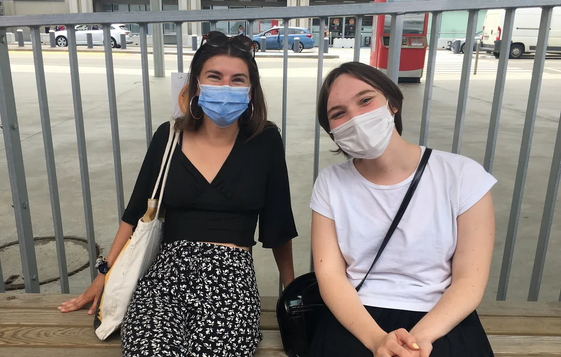 Manon et Marie  voyageuses