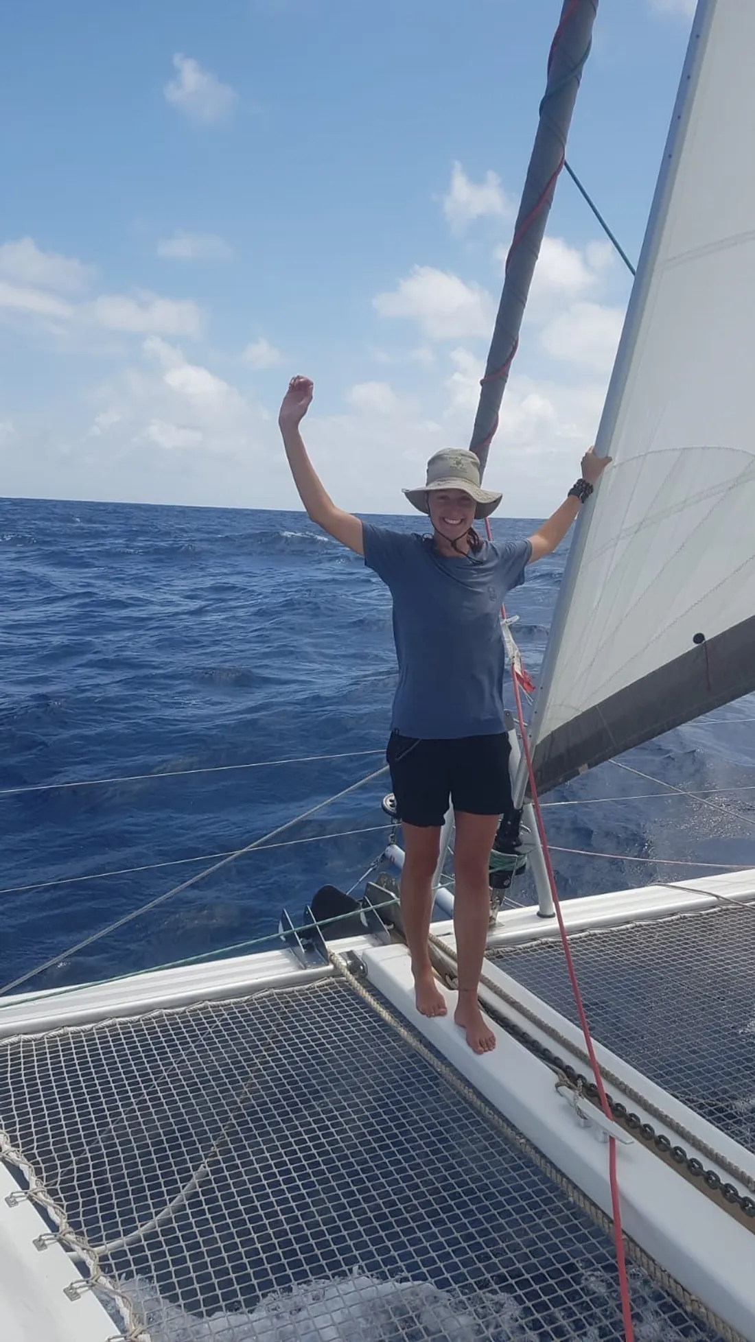 Paule sur un voilier