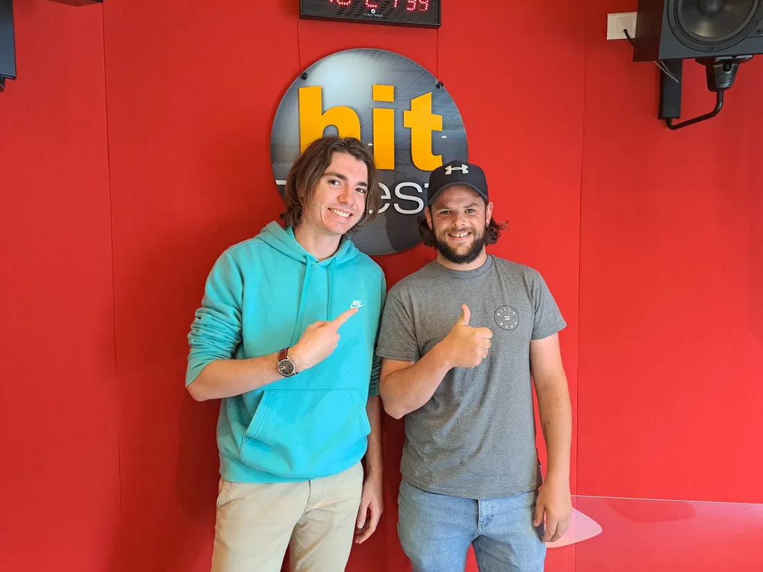 Nicolas Bernier et Fabien Lhoste dans les studios d'Hit West