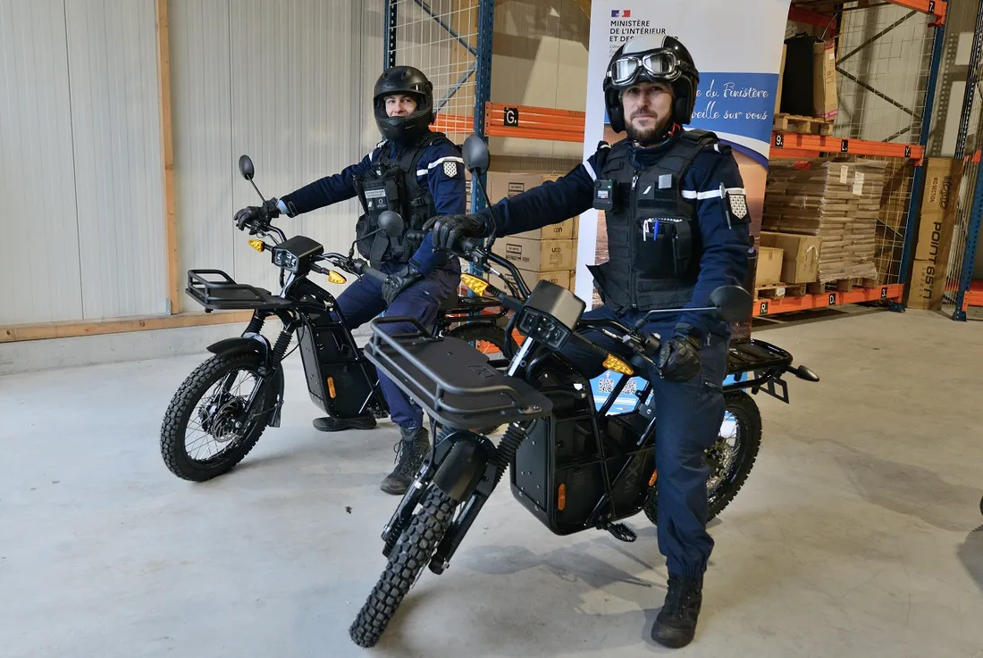 Les gendarmes de Quimper en cyclo électrique
