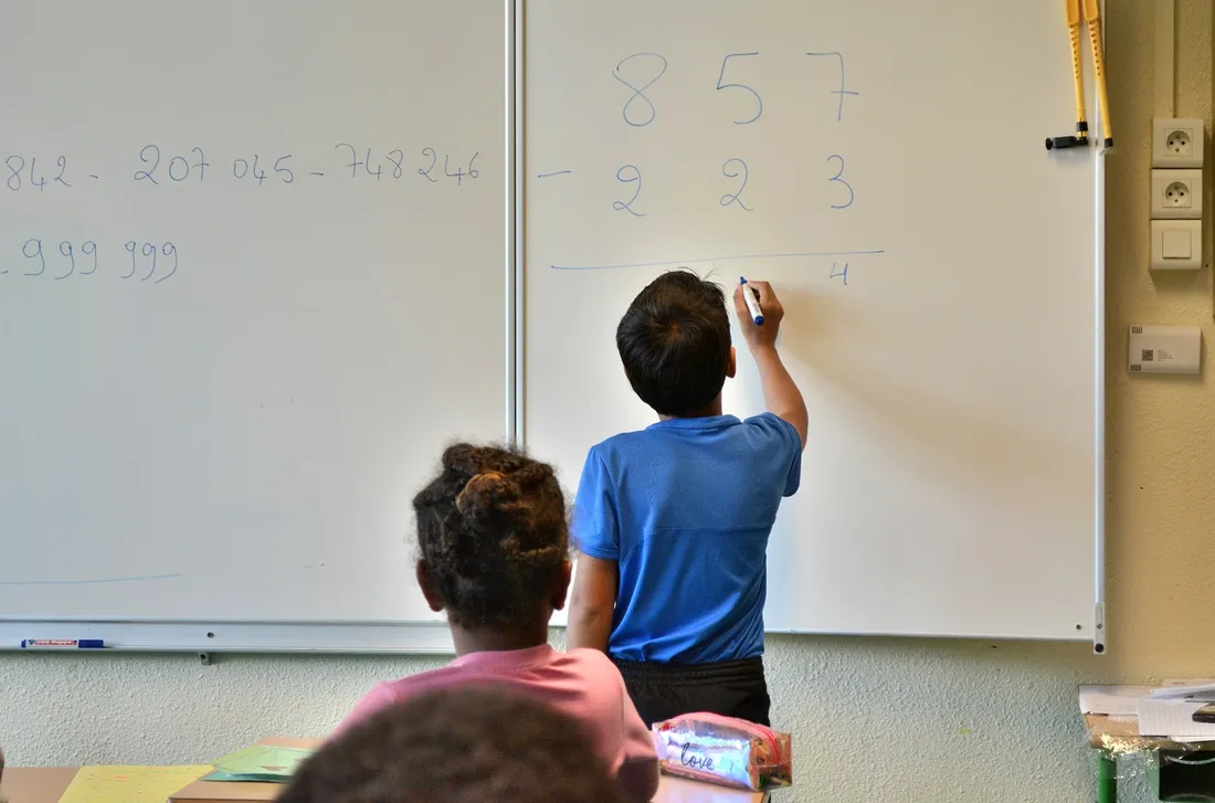 Elèves au tableau (illustration)