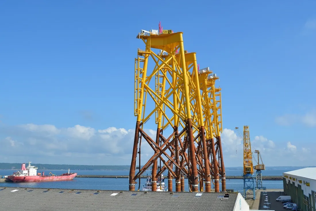 Eoliennes de St-Brieuc (22) Fondations vue Gen Port de Brest