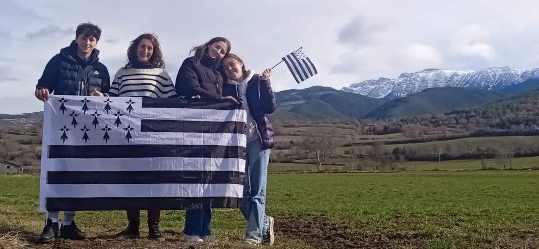 Gwen Moreau avec sa fille et des amis catalans