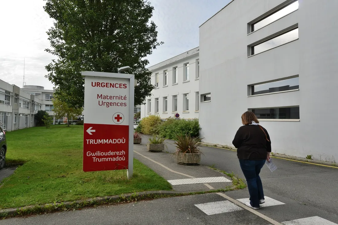 Hôpital Carhaix - panneau des Urgences