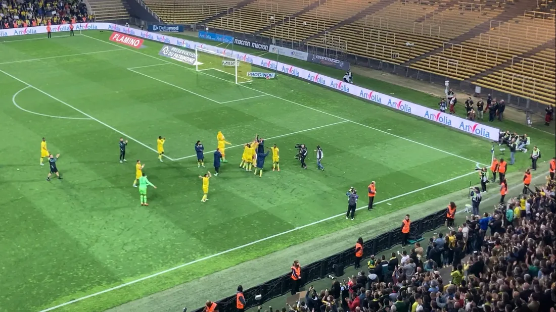Les Canaris après la victoire face à Rennes