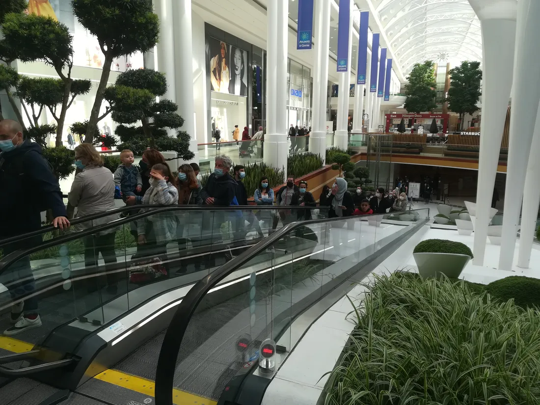 La file d'attente ce matin devant le Ikéa de Saint-Herblain