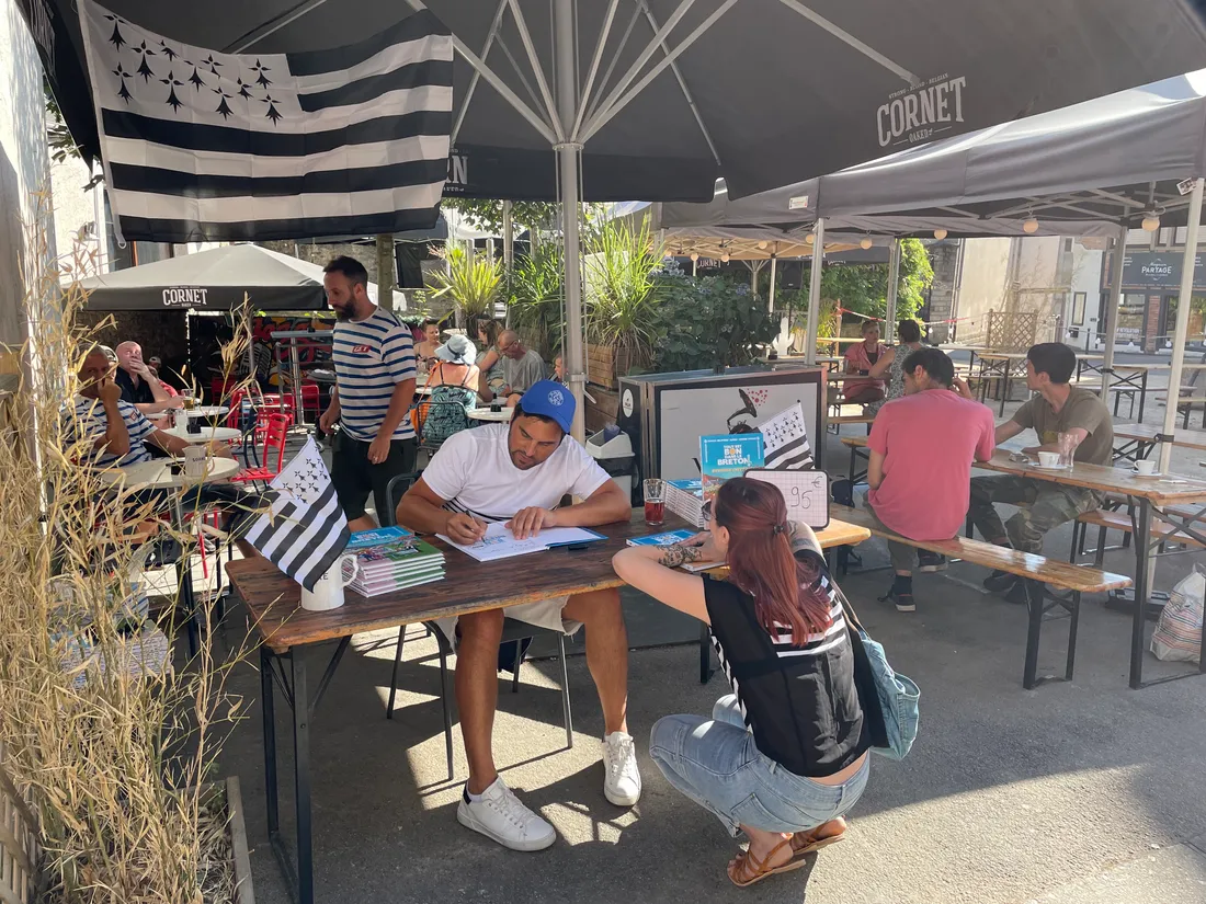 Fabien Delettres a signé quelques dédicaces pour son nouveau livre à Vannes dans le Morbihan