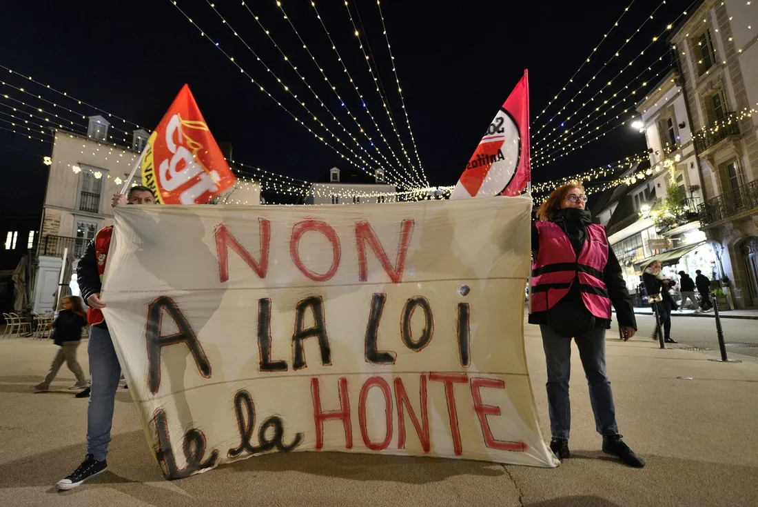 LOI IMMIGRATION MANIF VANNES 28 DEC 2023