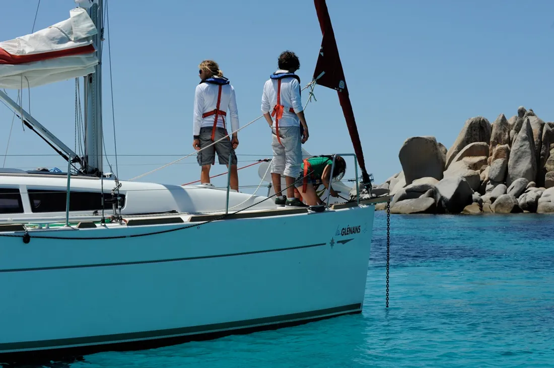 L'association "Les Glénans" forme plus de 15 000 stagiaires en moyenne à la pratique de la voile