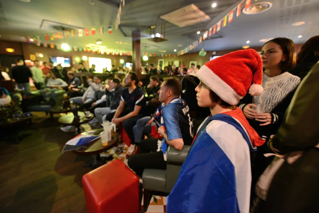 Les supporters tendus juste avant la séance de tirs au but