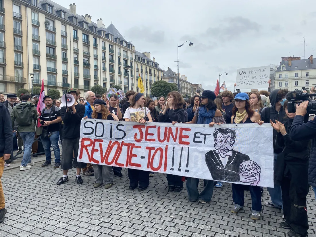Bus incendié, blocage de la rocade, interpellations : le bilan du 10 ...