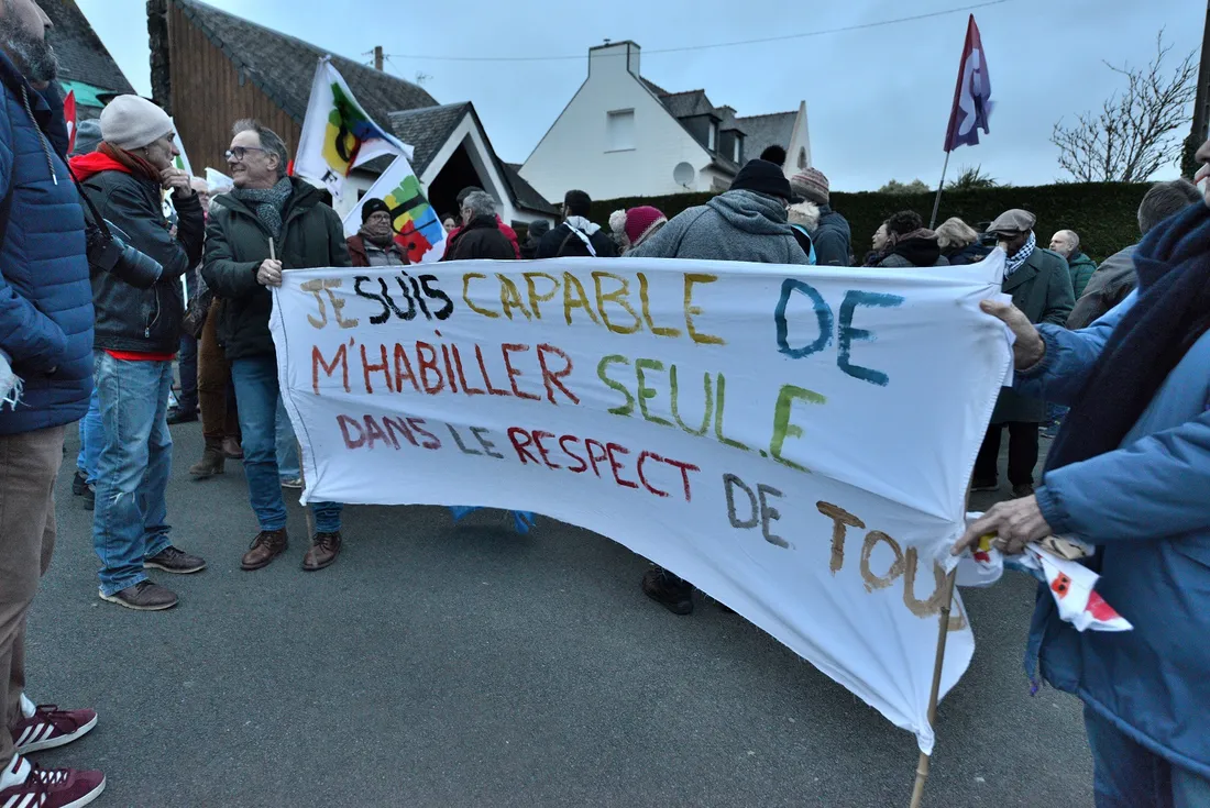 Plouisy, manifestation anti-uniforme