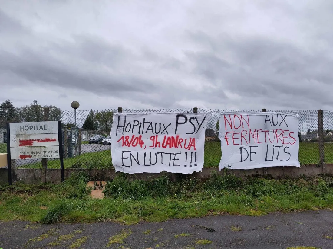 Des banderoles devant Lanrua, l'unité d'hospitalisation psychiatrique de Redon