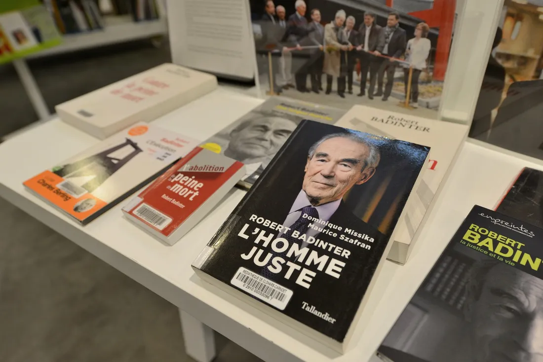 Hommage à Robert Badinter à la médiathèque de Clohars-Carnoët