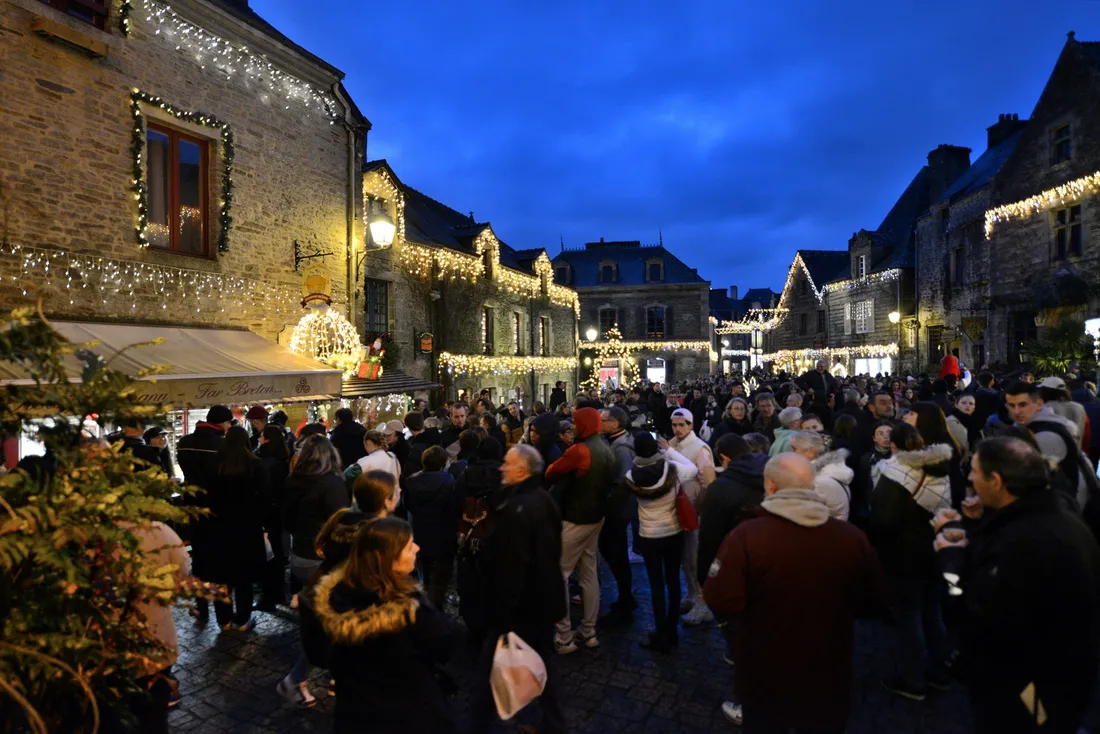 Rochefort-en-Terre Illuminations déc 2023 Place du Puits 