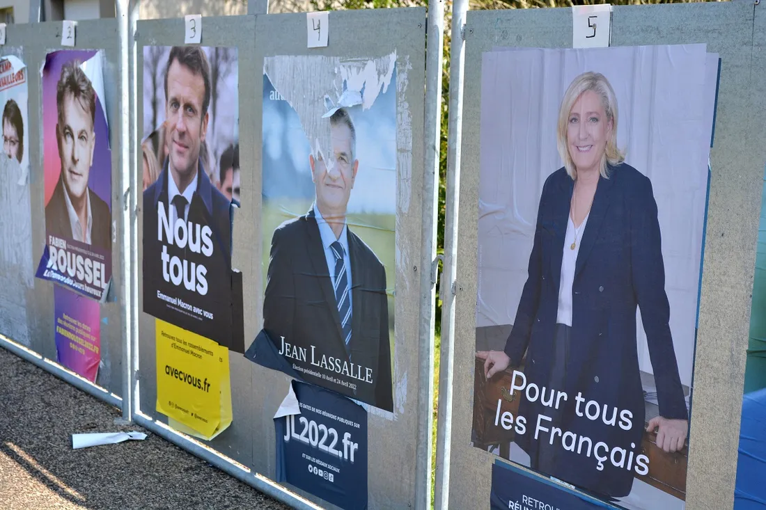 Panneaux électoraux à Senven-Lehart