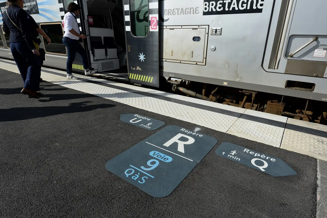 Signalétique au sol en gare de Rennes