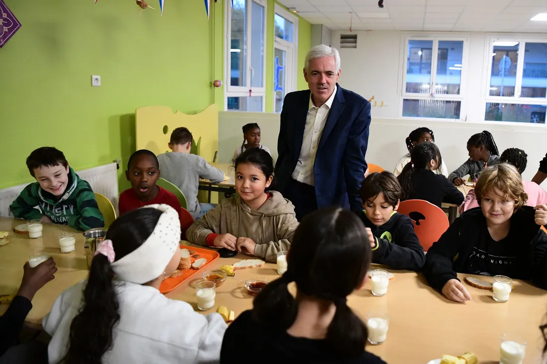 Saint-Nazaire : Xavier Perrin entouré d'enfants