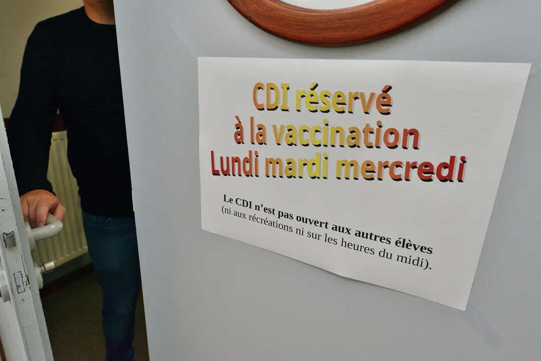 Affichette CDI au collège de Vern sur Seiche (35)