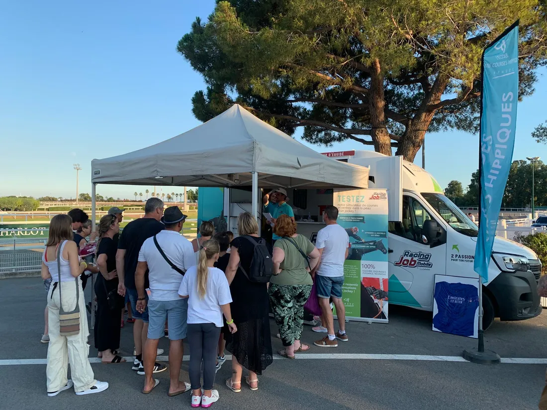 La Racing Job Mobile lors de sa tournée dans le Sud Ouest.