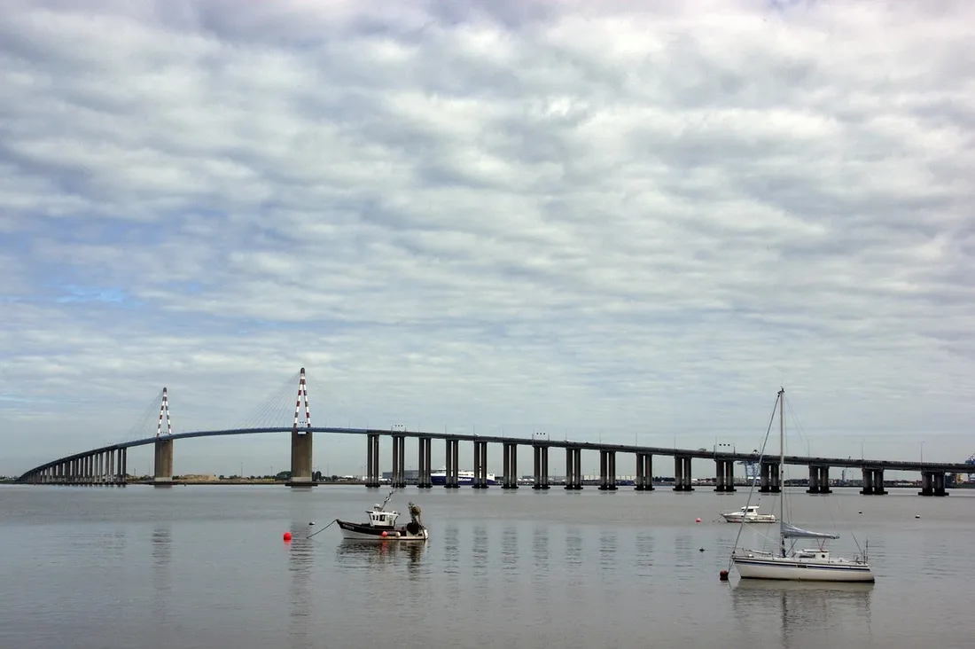 Pont reliant St-Nazaire à St-Brévin (44)