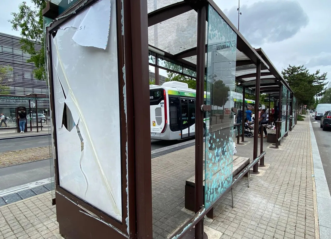 Un arrêt de bus dégradé