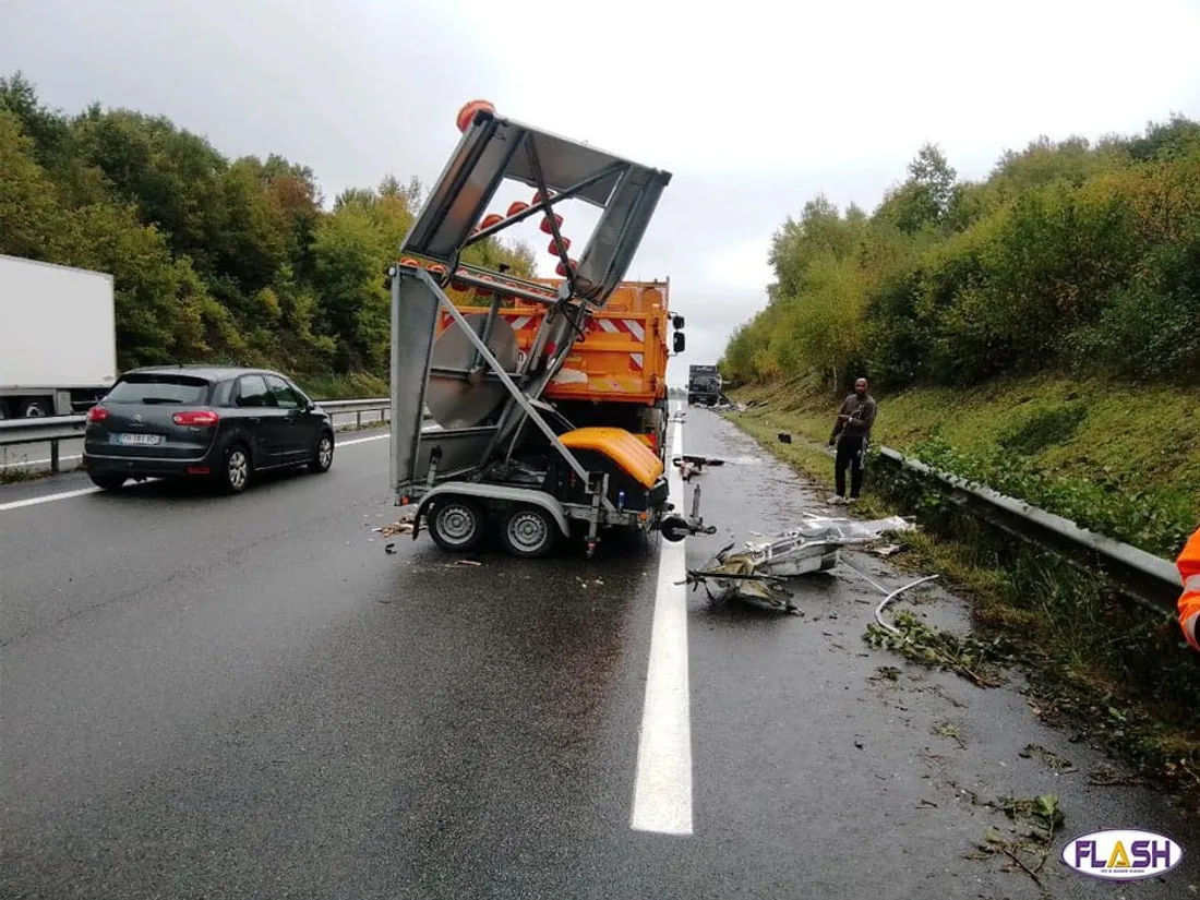 Dir Centre Ouest fléche lumineuse percutée RN 141 poids lourd plainte accident 