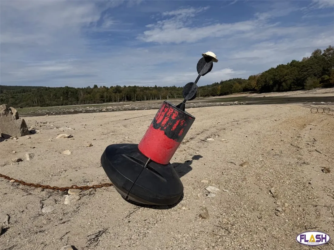 lac Vassivière niveau historiquement bas sécheresse barrage EDF lâcher d'eau centrale rivière Civaux