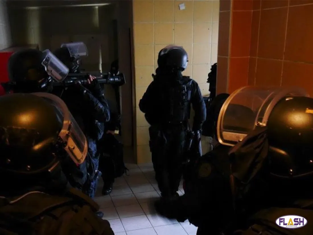 Police Place Nette XXL 26 mars 2024