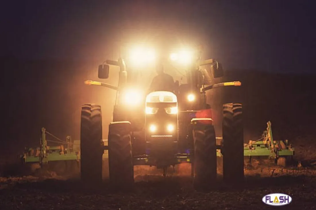 Une collision entre un camion et un tracteur sur la N145 en pleine nuit - 25.01.2024 FLASH FM