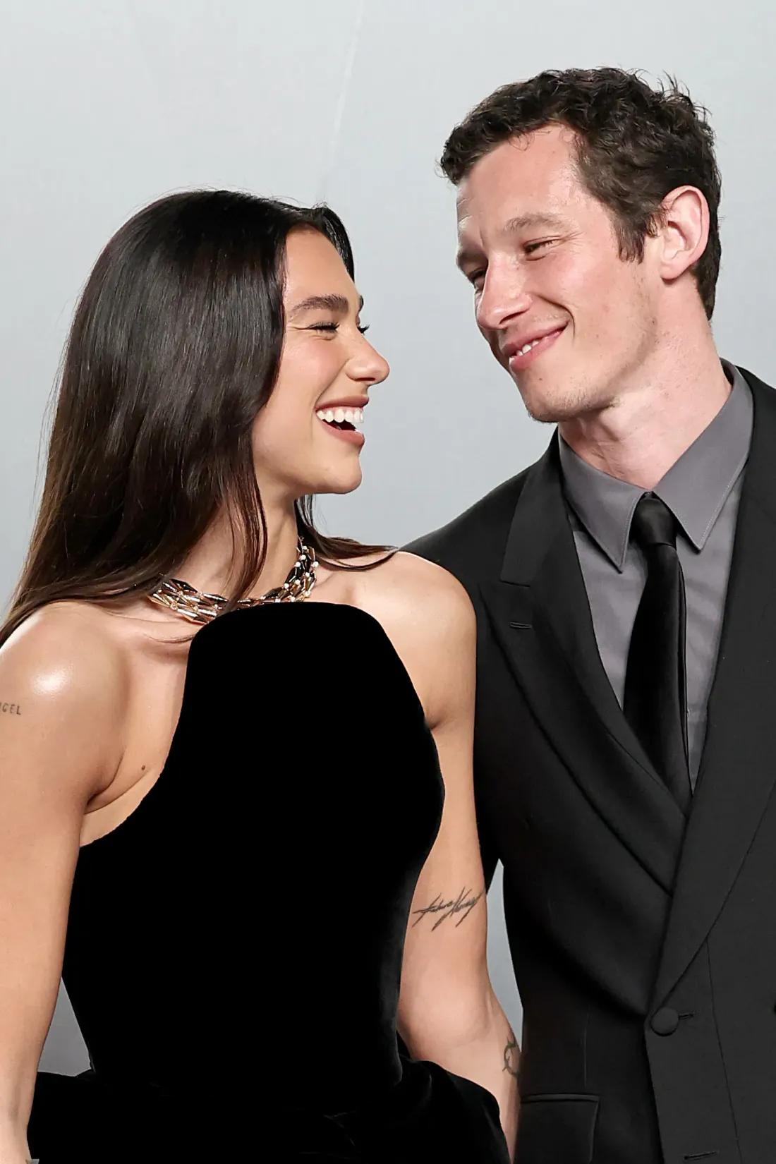 FG CHIC : Dua Lipa et Callum Turner se sont dit oui à Londres 