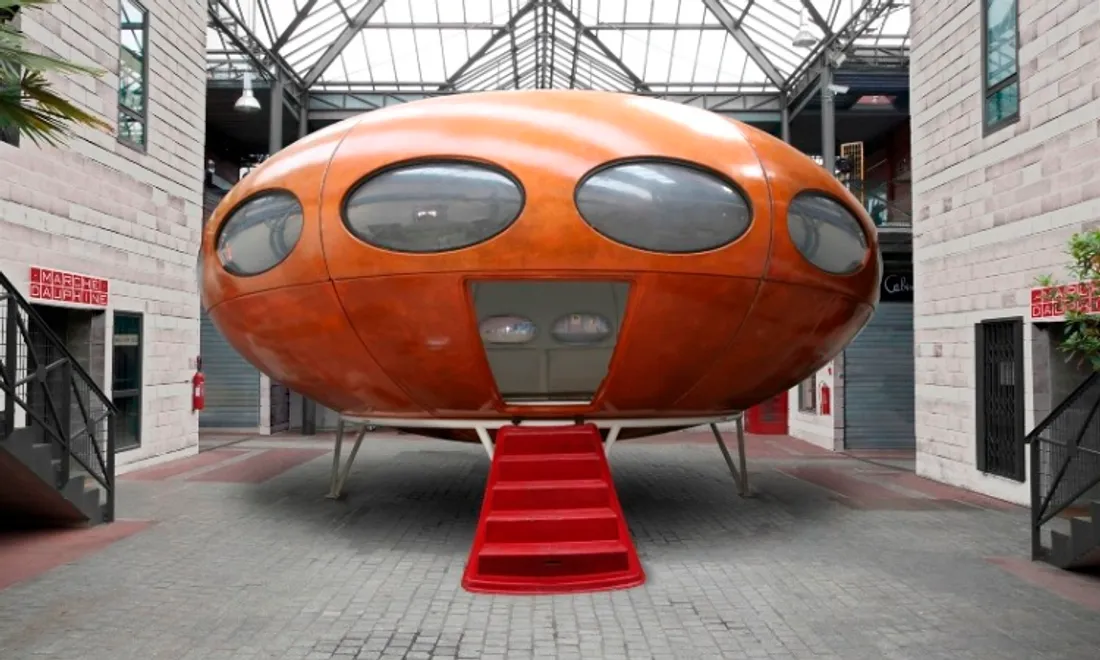 Futuro House orange du Marché Dauphine
