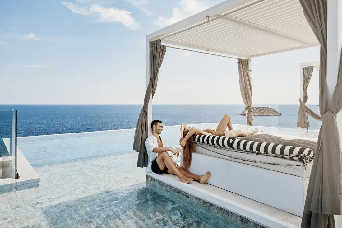 L'Epic Infinity Lounge du Bless Hotel