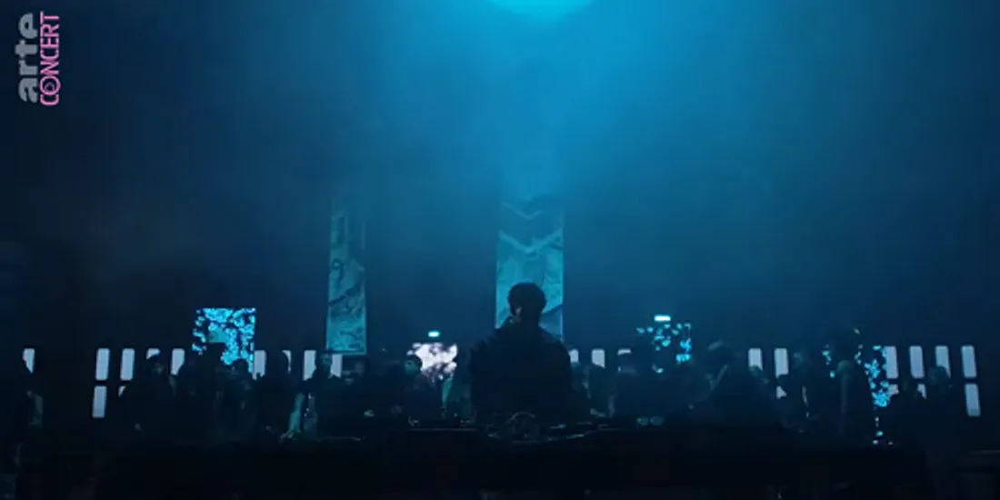 Une grosse soirée techno dans un ancien aéroport organisé par Arte 