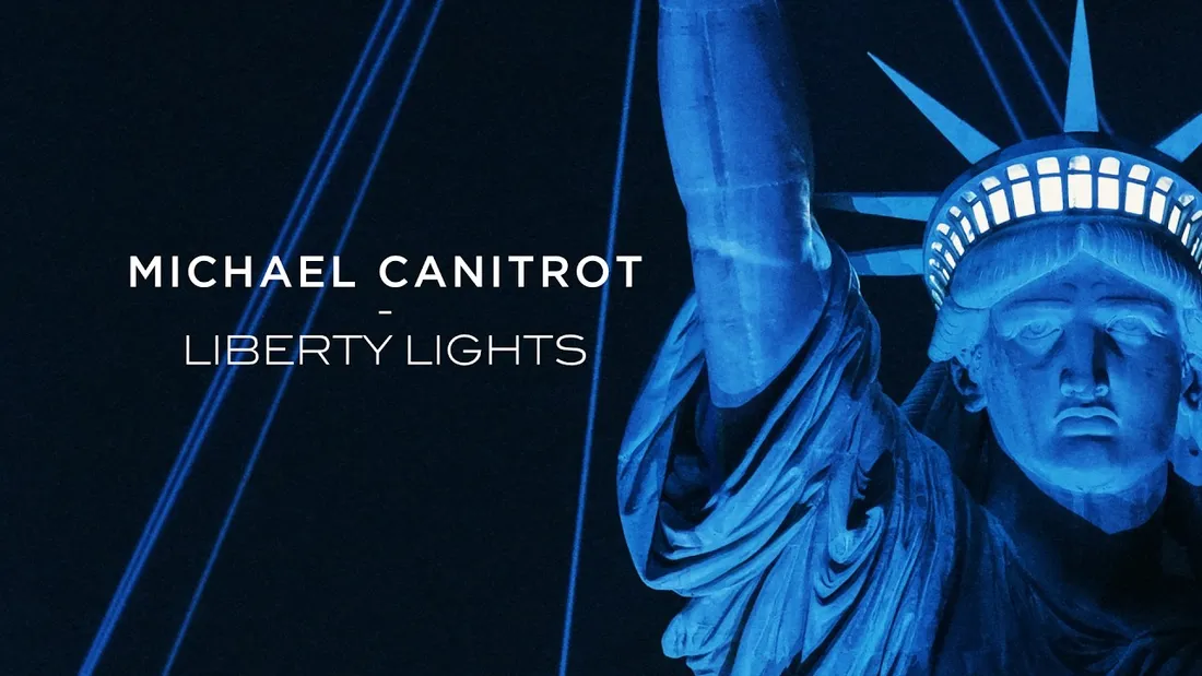  Michael Canitrot at the Statue of Liberty - Monumental Tour