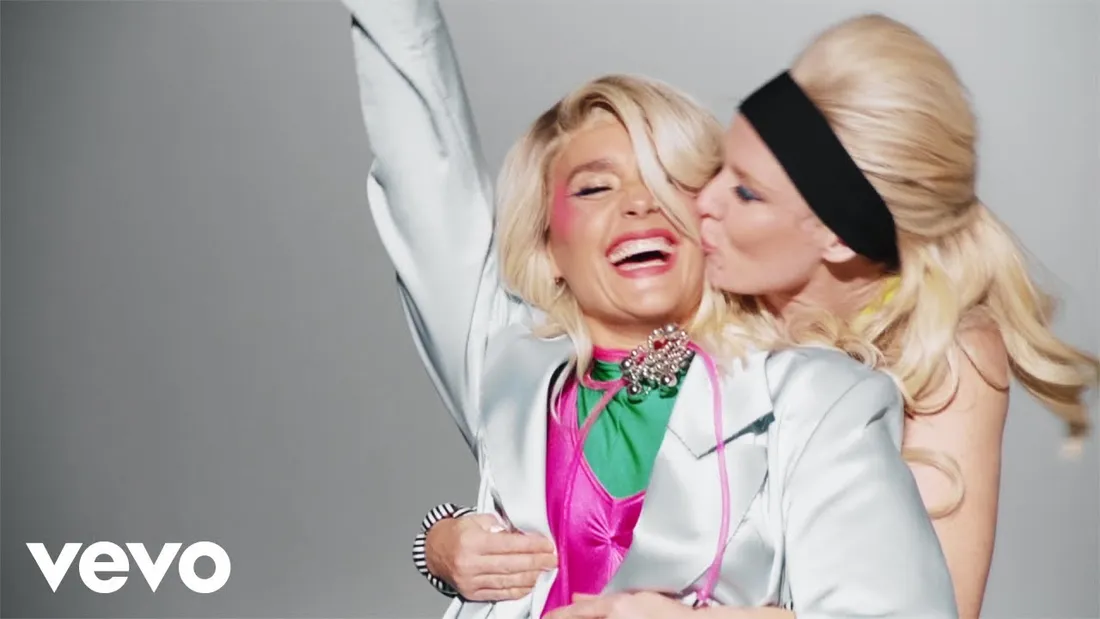  Jessie Ware & Róisín Murphy - Freak Me Now