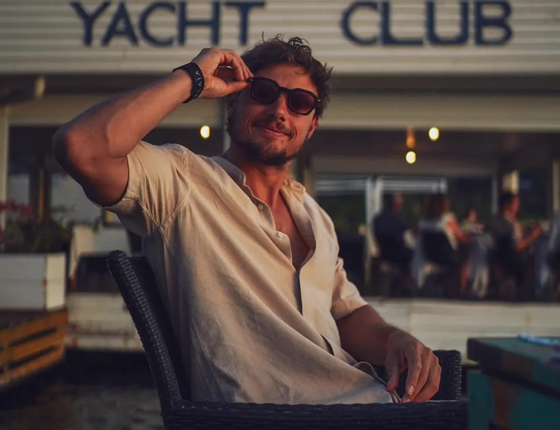 Møme & Paco Versailles - Deal With Love