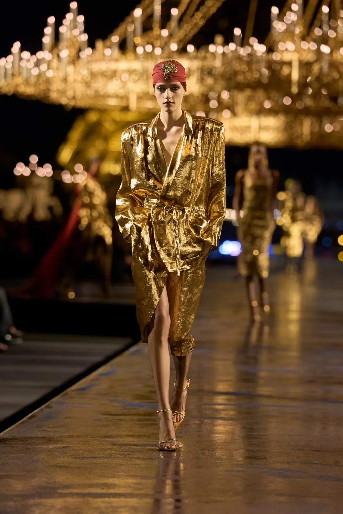 Saint Laurent : l’adieu en or d’Anthony Vaccarello