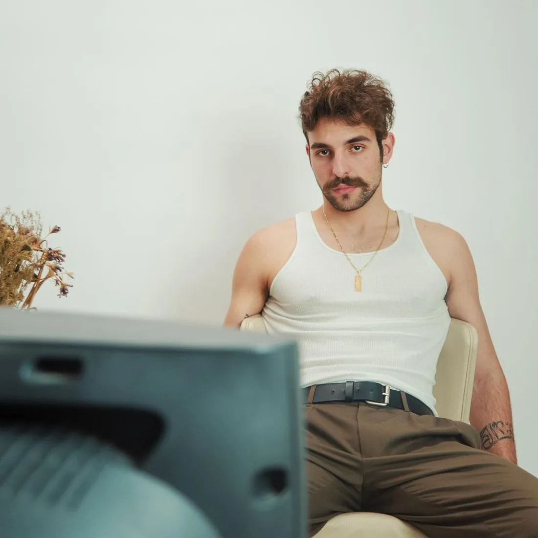 L’OVNI SAINT LEVANT, ENTRE L’ÉLECTRO ET LE RAP