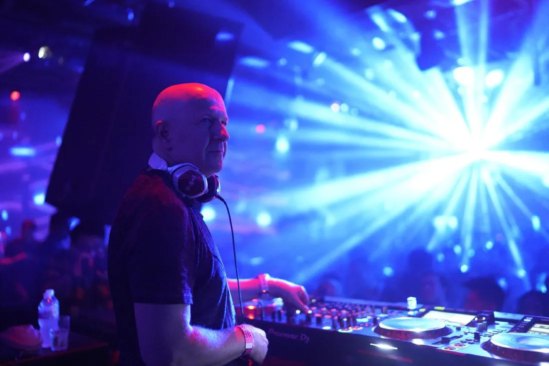 Sam Feldt & David Solomon - Future in your hands