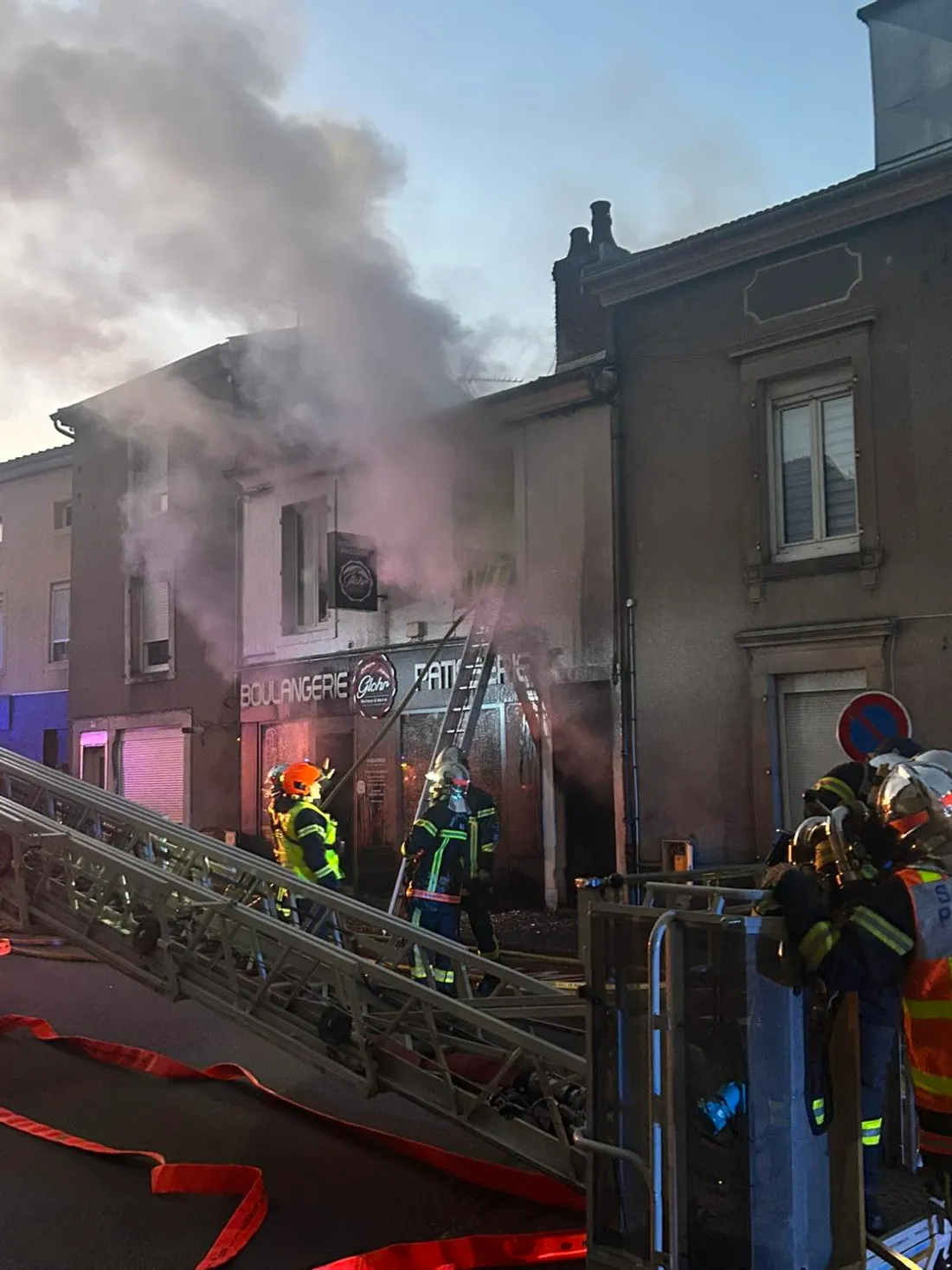 Incendie à la boulangerie Glohr : la rue des FFI coupée à Charmes