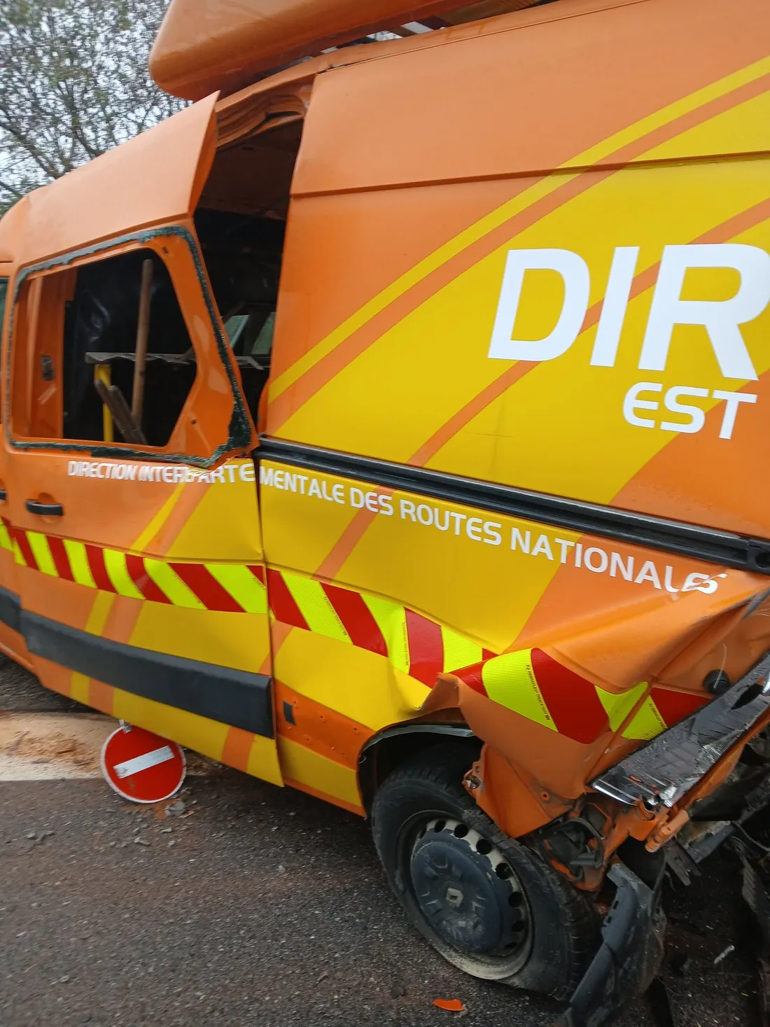 Accident sur la RN57 : un véhicule percute la flèche lumineuse des agents de la DIR Est