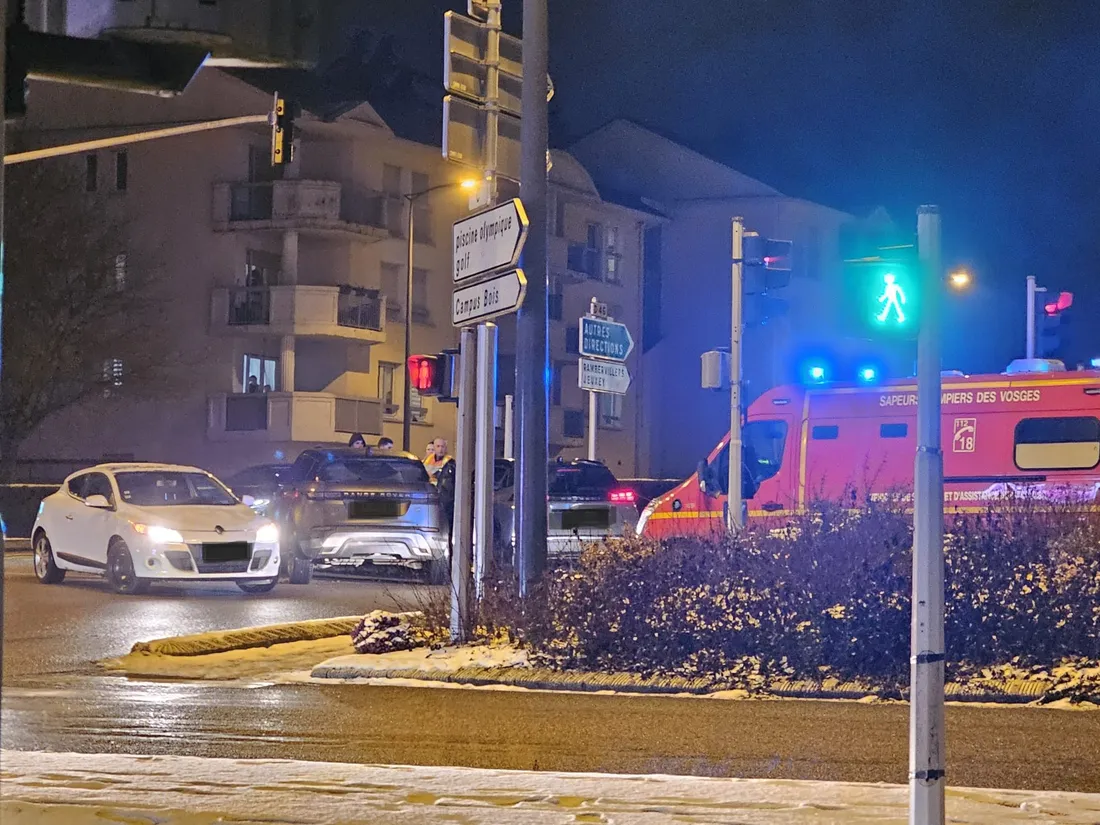 Accident devant les locaux de Magnum la Radio 