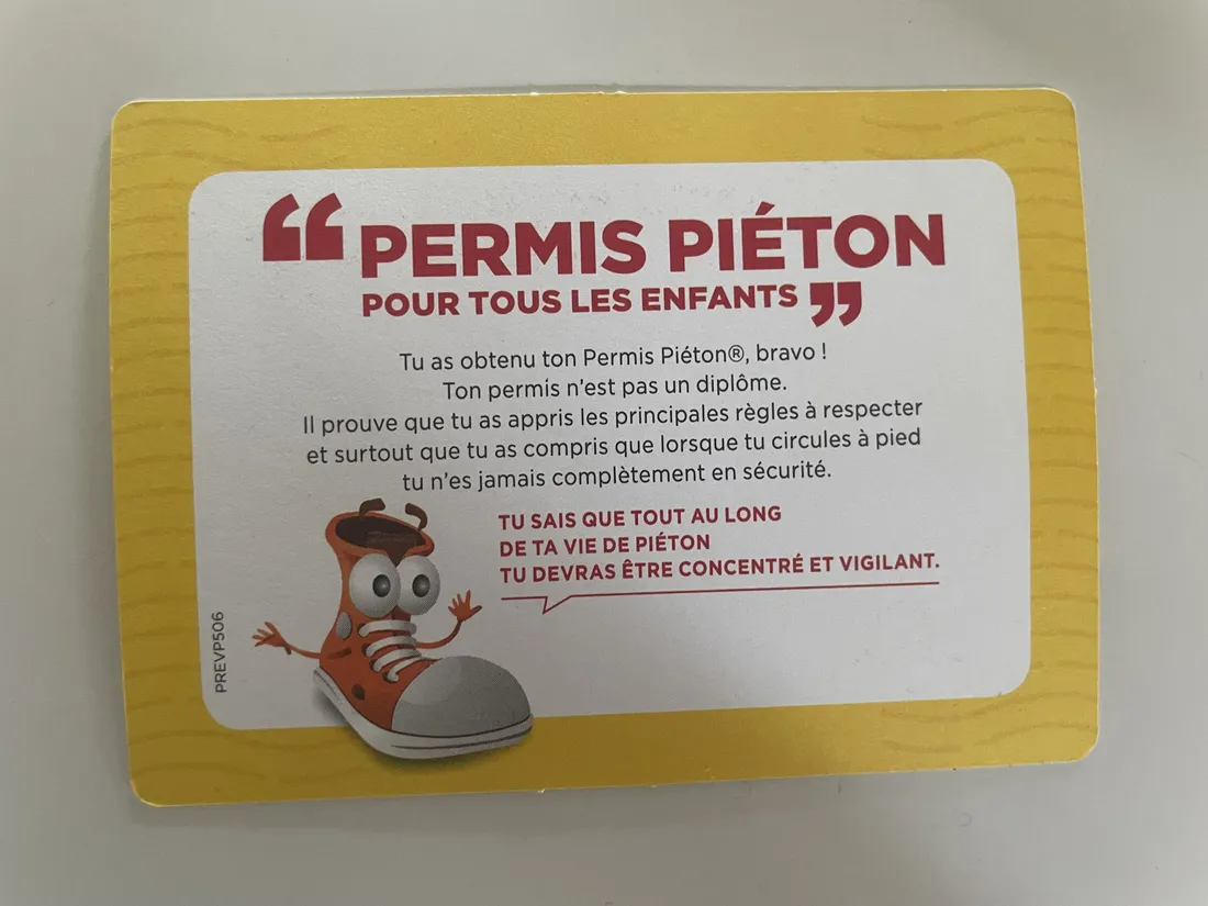 Permis Piéton distribué aux enfants  