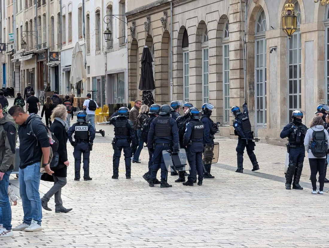 Plusieurs CRS étaient présents au niveau de la place Stanislas à Nancy samedi