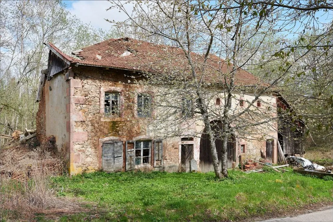 La ferme du Bois des Fourrières à Mandray tombe actuellement en ruine. 