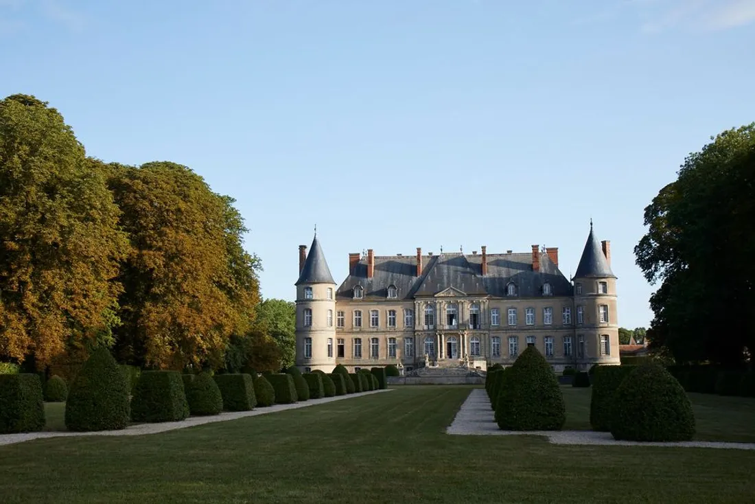 Les ponts et douves du château d'Haroué ont un besoin urgent de restauration. 