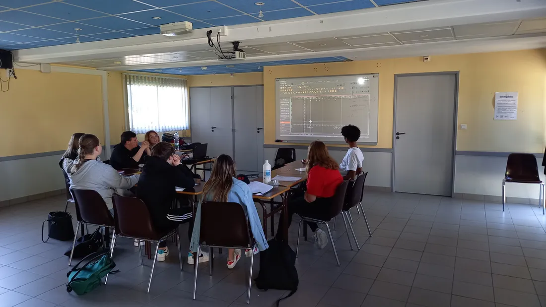 Le groupe créé les décors à l'aide d'un logiciel. Ici comment mettre en oeuvre une scène de nuit.  